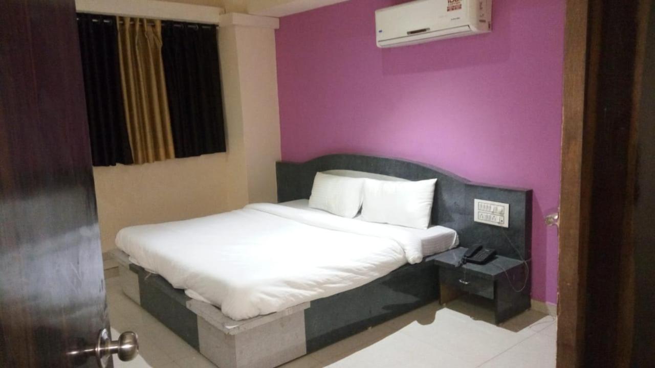 Hotel Swell Ahmedabad Bagian luar foto