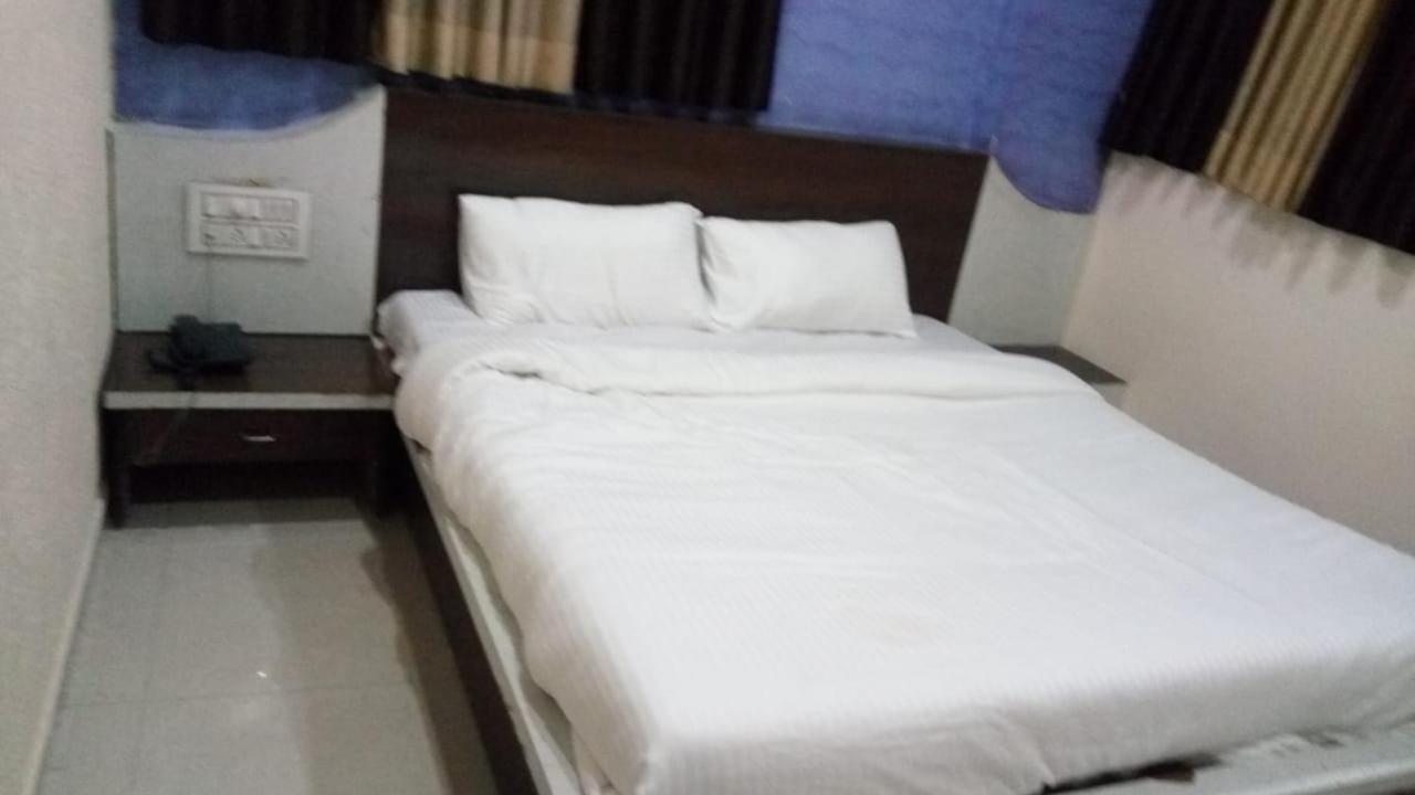 Hotel Swell Ahmedabad Bagian luar foto