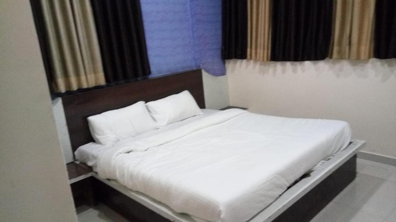 Hotel Swell Ahmedabad Bagian luar foto