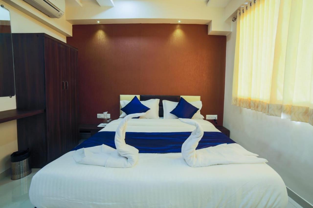 Hotel Swell Ahmedabad Bagian luar foto